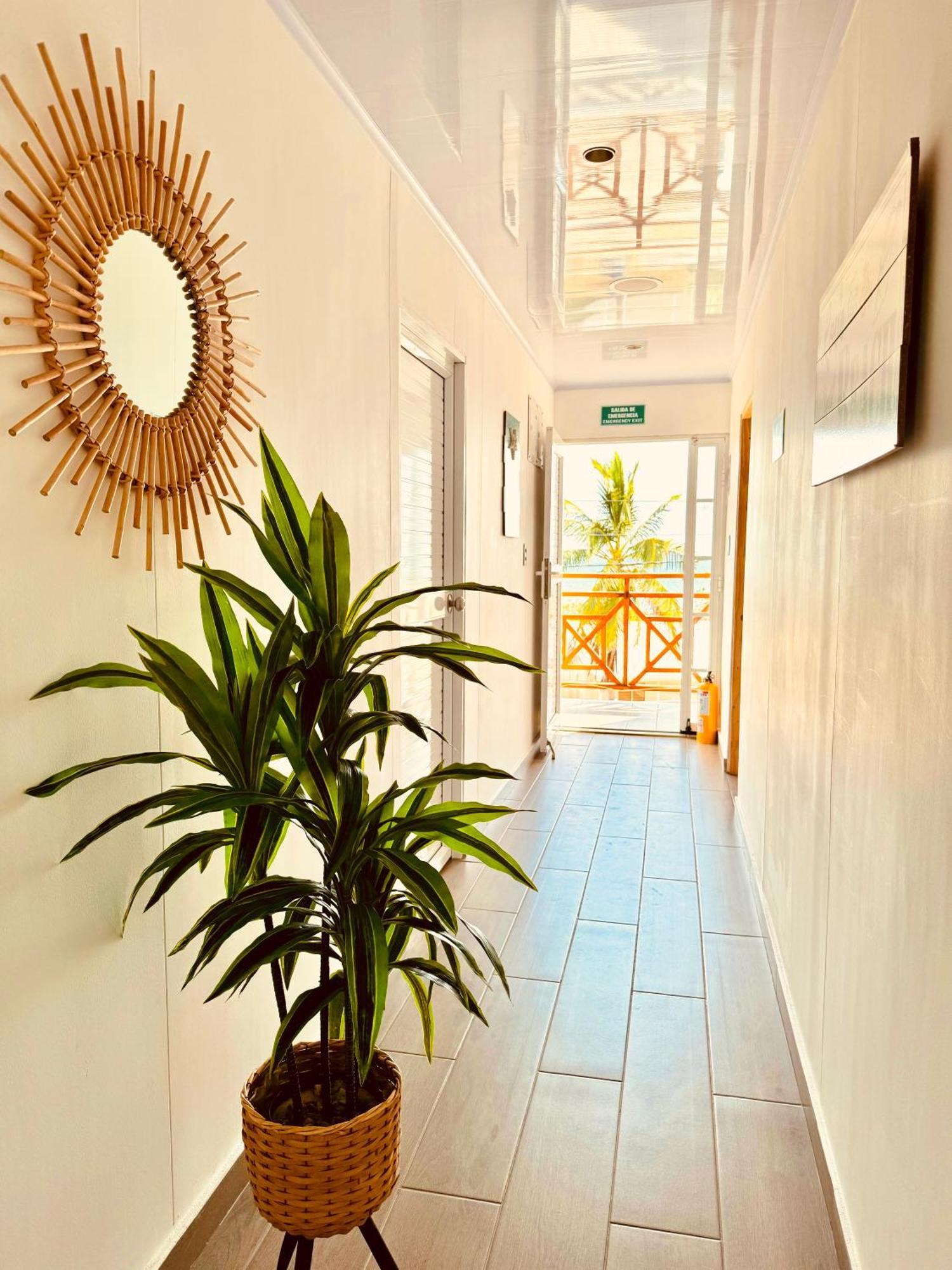 Bed and Breakfast Colorful Garden House Providencia  Экстерьер фото