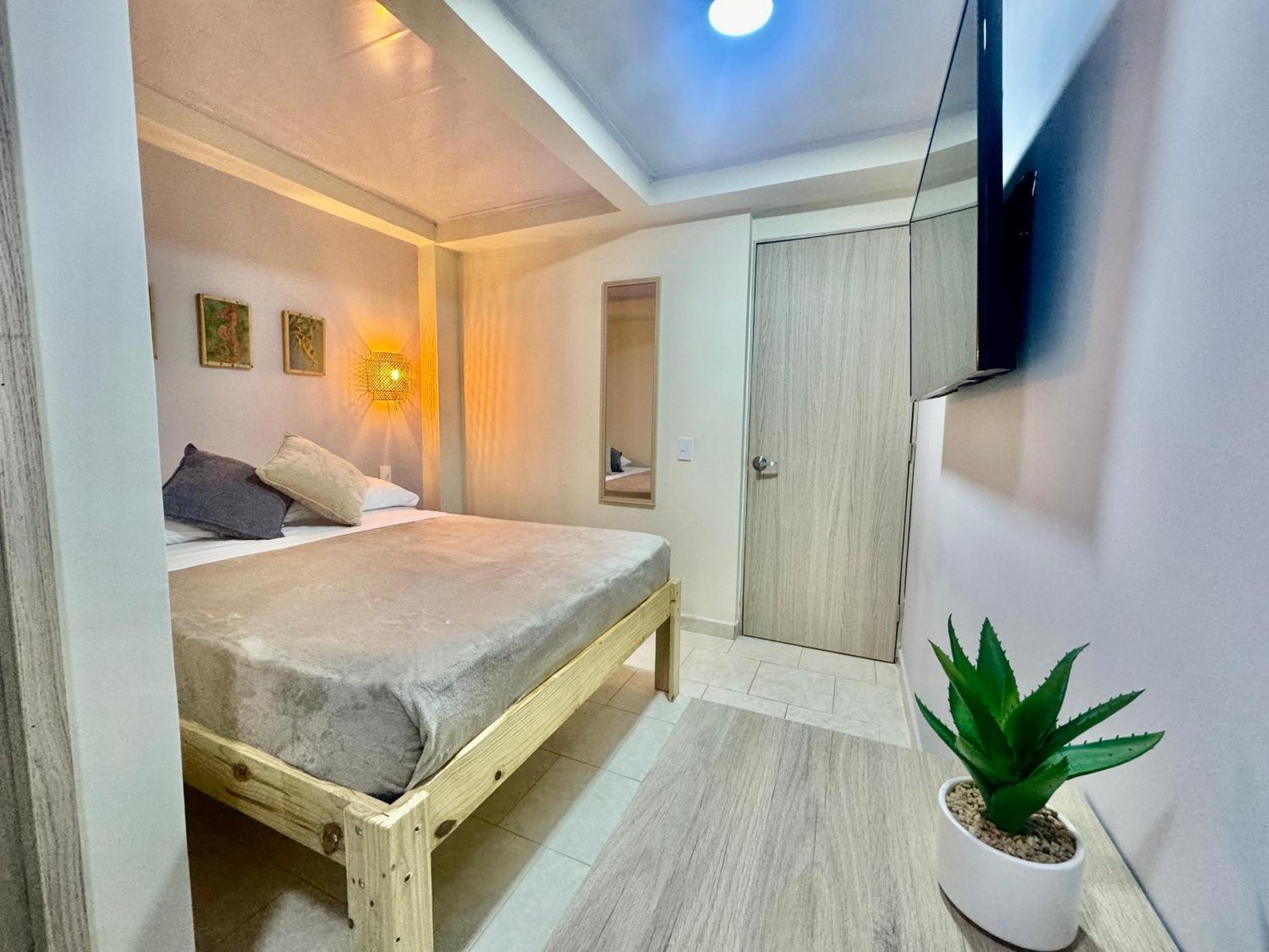 Bed and Breakfast Colorful Garden House Providencia  Экстерьер фото