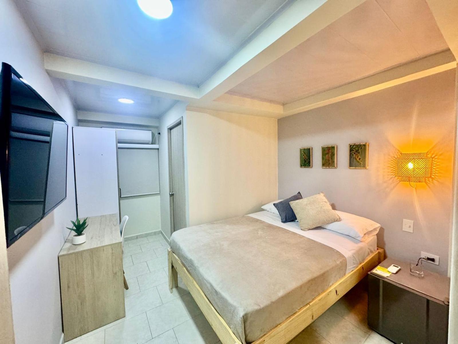Bed and Breakfast Colorful Garden House Providencia  Экстерьер фото